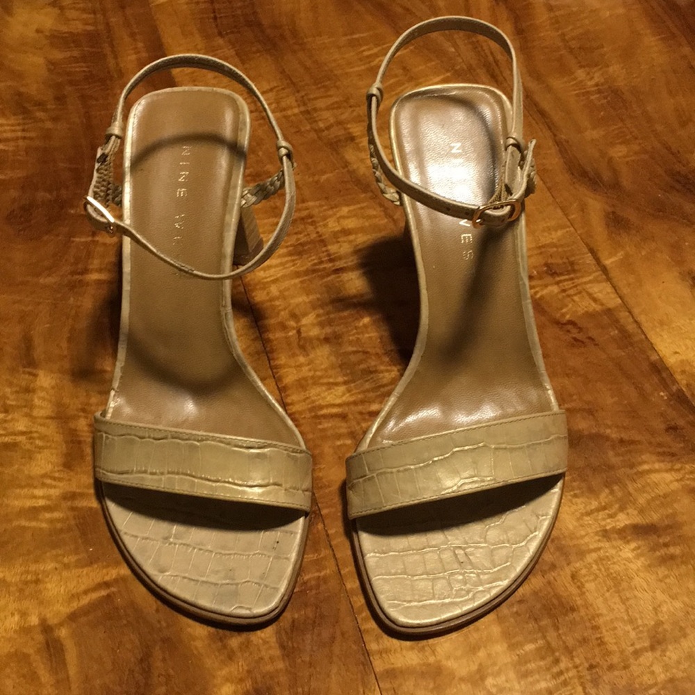 NINE WEST BEIGE SANDALS🌺